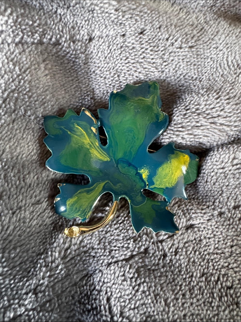 Green Marble Leaf Decorative Pin - Unbranded